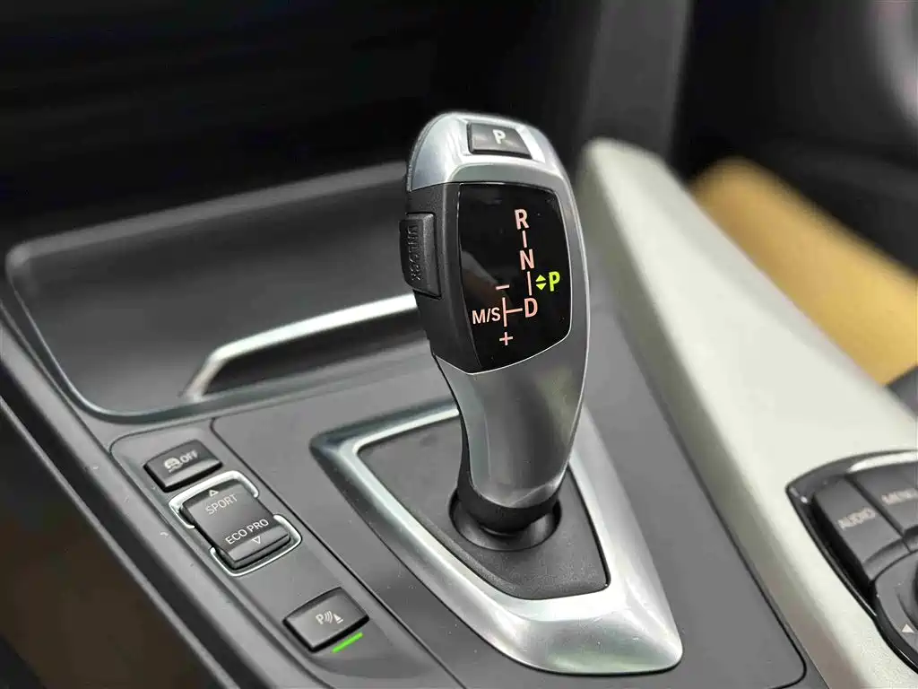 BMW 3 Series GT 2016 320i Fashion Edition