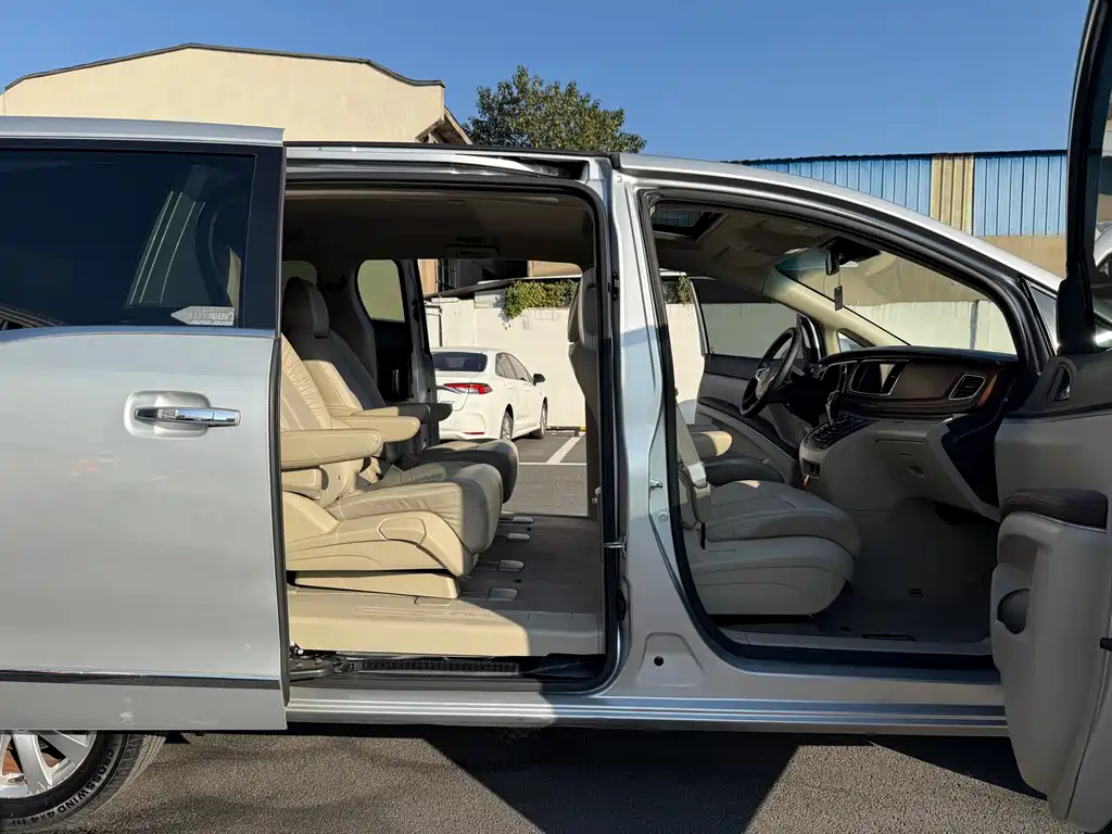 Buick GL8 2017 25S Luxury China V