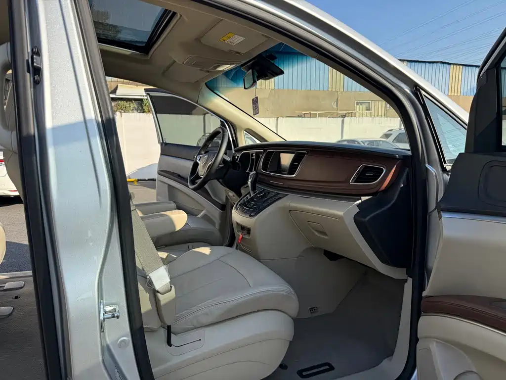 Buick GL8 2017 25S Luxury China V