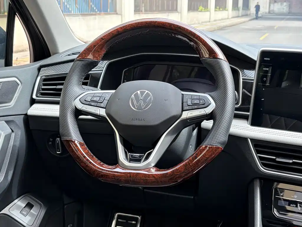 Volkswagen Tiguan L 2024