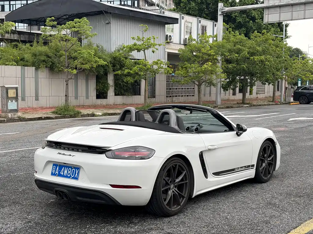 Porsche 718 Boxster T 2.0T