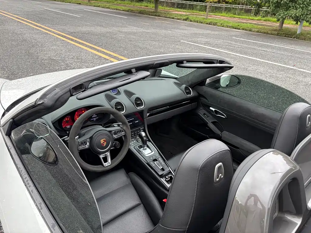 Porsche 718 Boxster T 2.0T