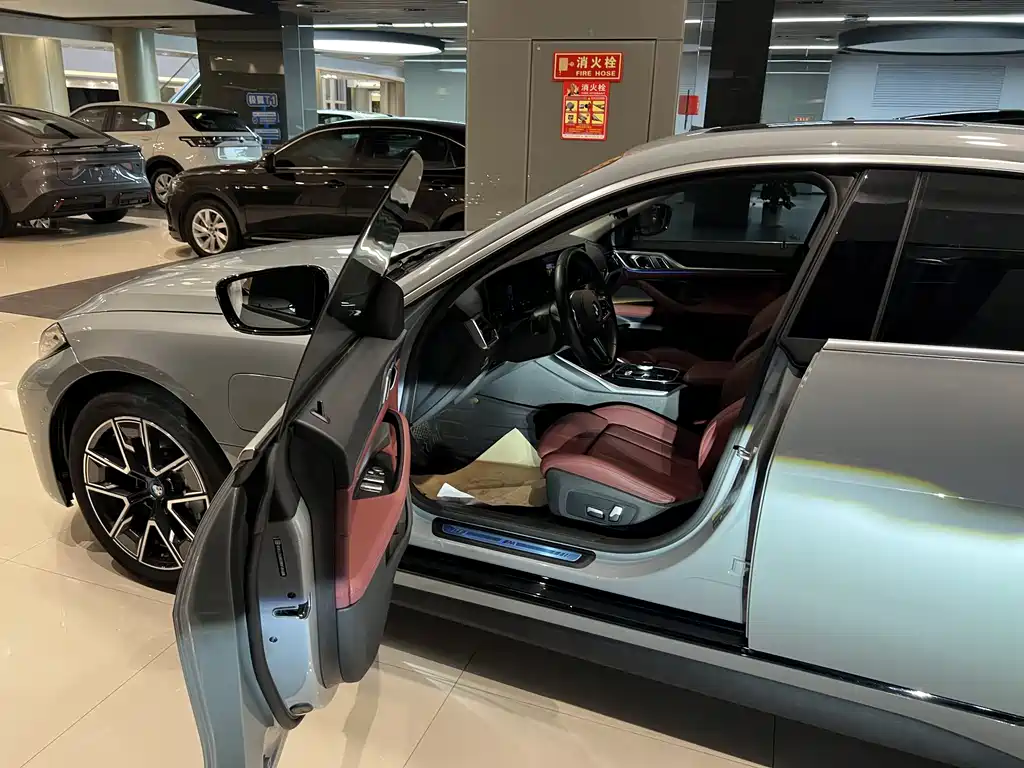 BMW i4 2023 eDrive35