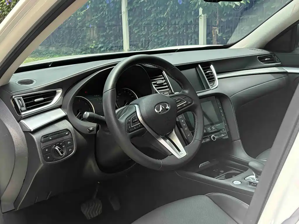 Infiniti QX50 2018 2.0T FWD Fashion Edition