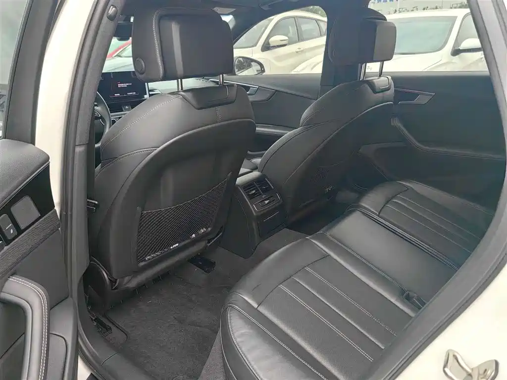 Audi A4L 2023 40 TFSI Luxury Dynamic Edition