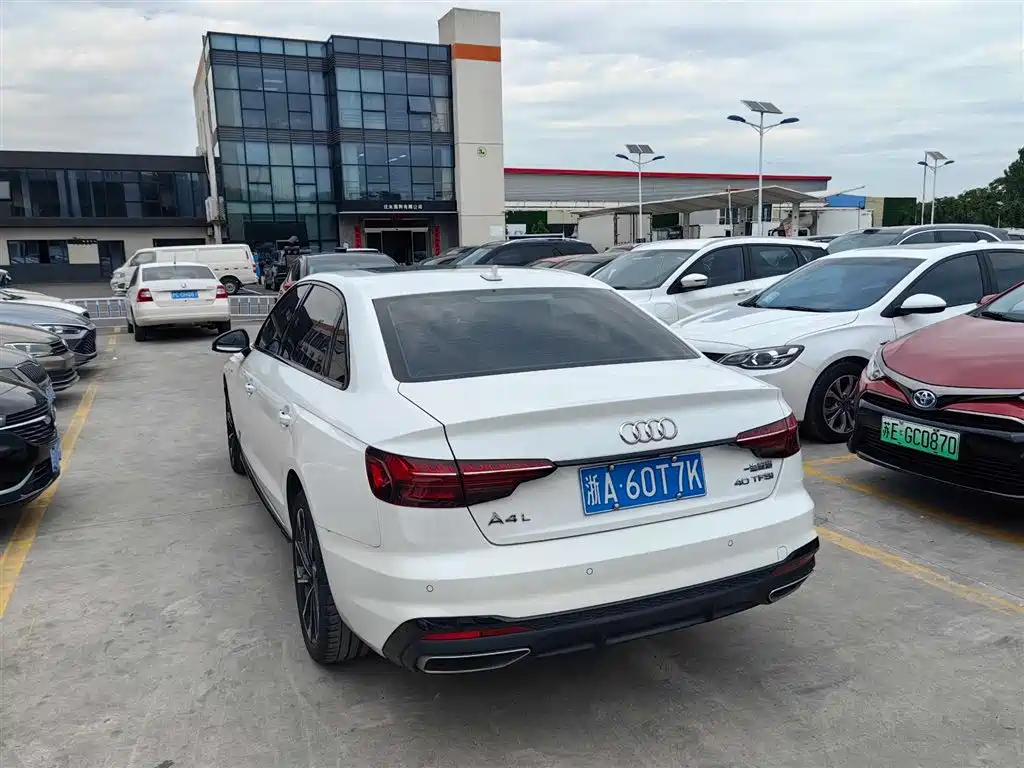 Audi A4L 2023 40 TFSI Luxury Dynamic Edition