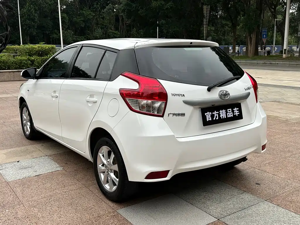 YARiS L 2015 1.5E Automatic Meidong Edition