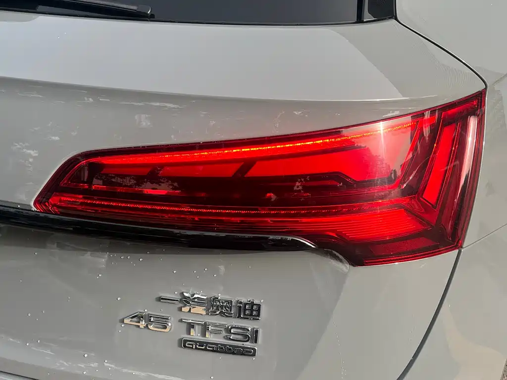Audi Q5L 2025 45 TFSI Luxury Dynamic Edition