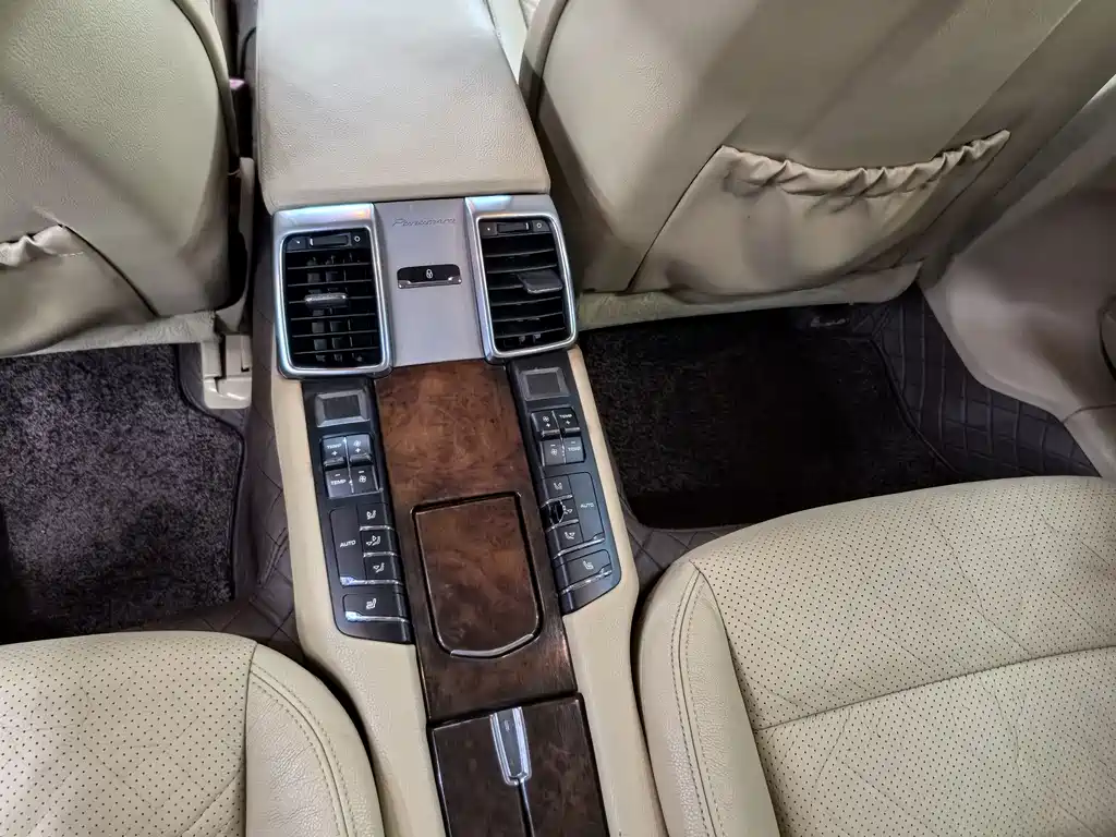 Porsche Panamera 2010 Panamera 4 3.6L