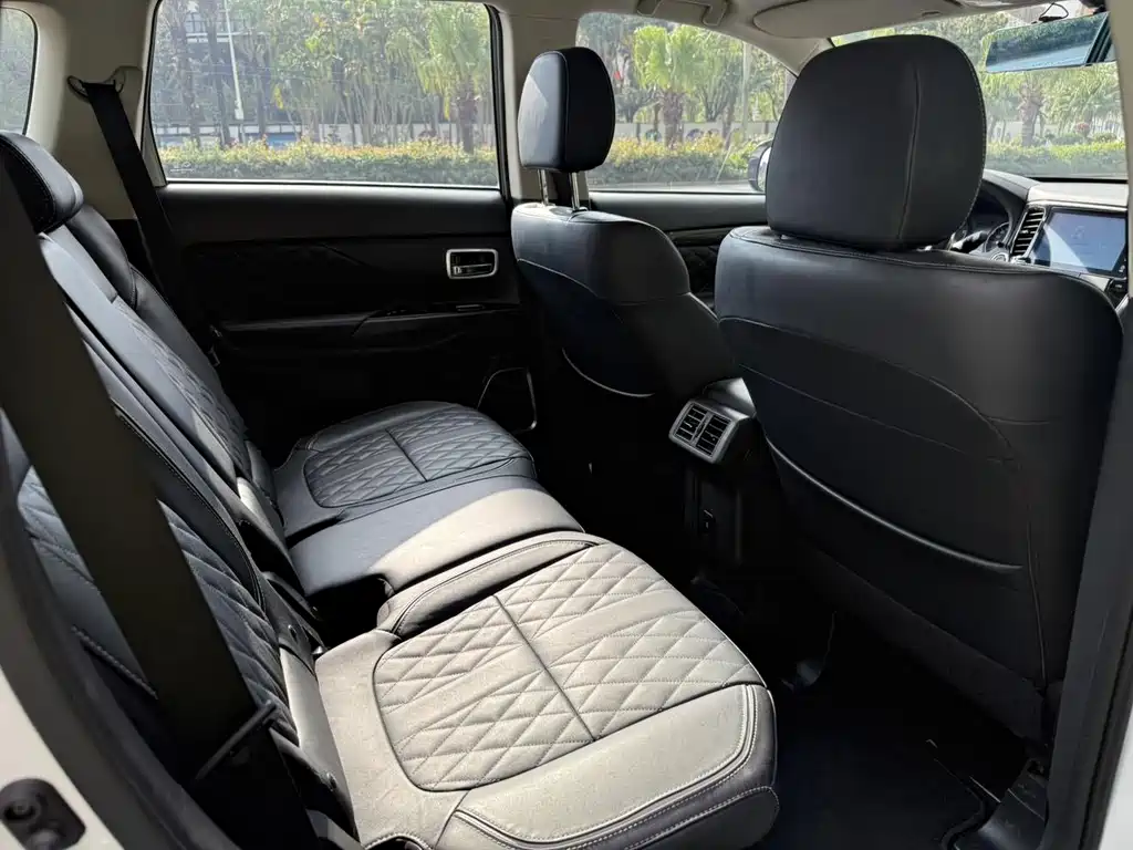 Mitsubishi Outlander 2020 2.4L AWD Zhixiang Edition 7-Seater