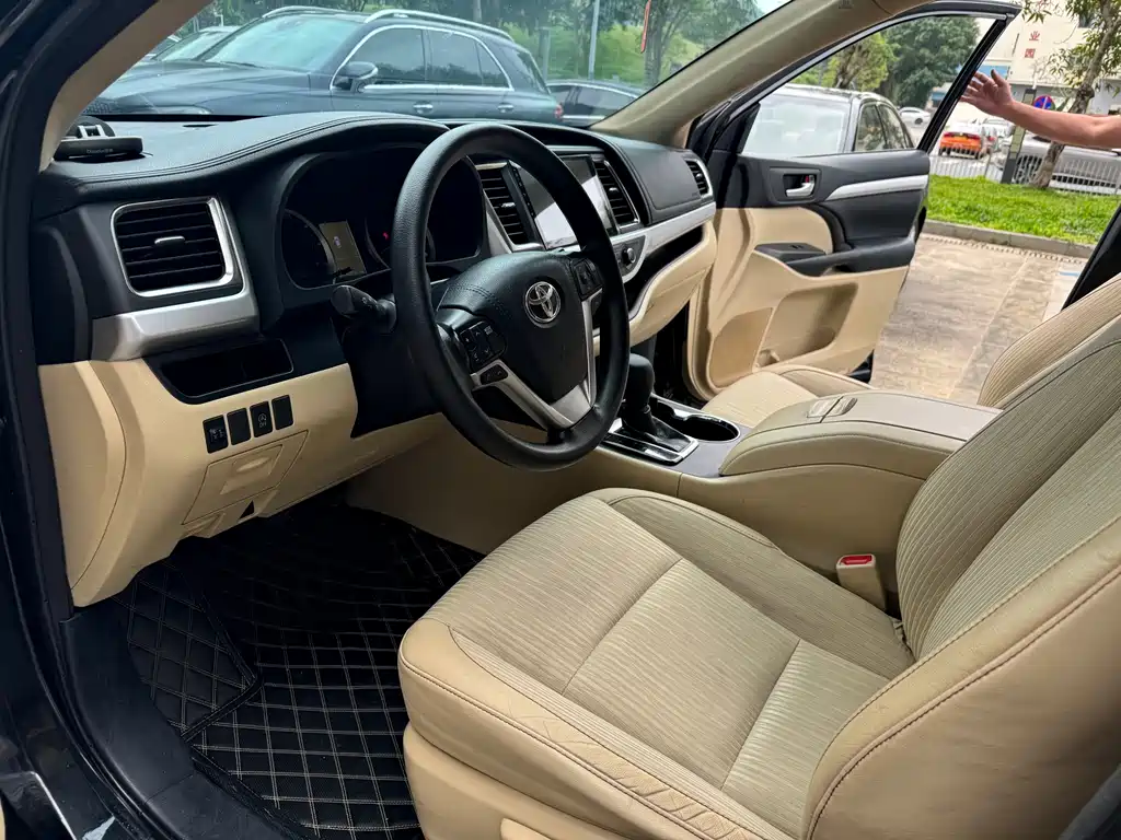 Toyota Highlander 2018 2.0T FWD Elite Edition 7-Seater China VI