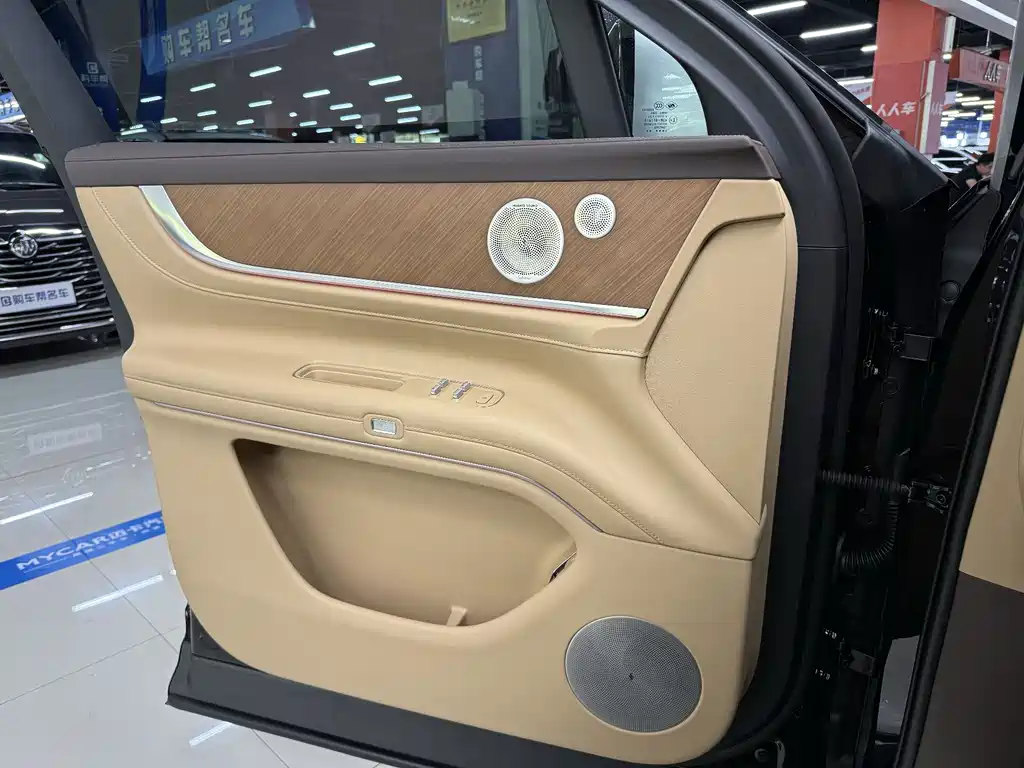 AITO M9 2025 EREV Ultra Edition 52kWh 6-Seater with 192-Line LiDAR
