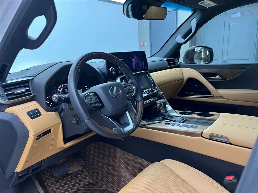 Lexus LX 600 2025