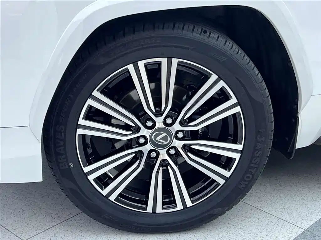 Lexus LX 600 2025