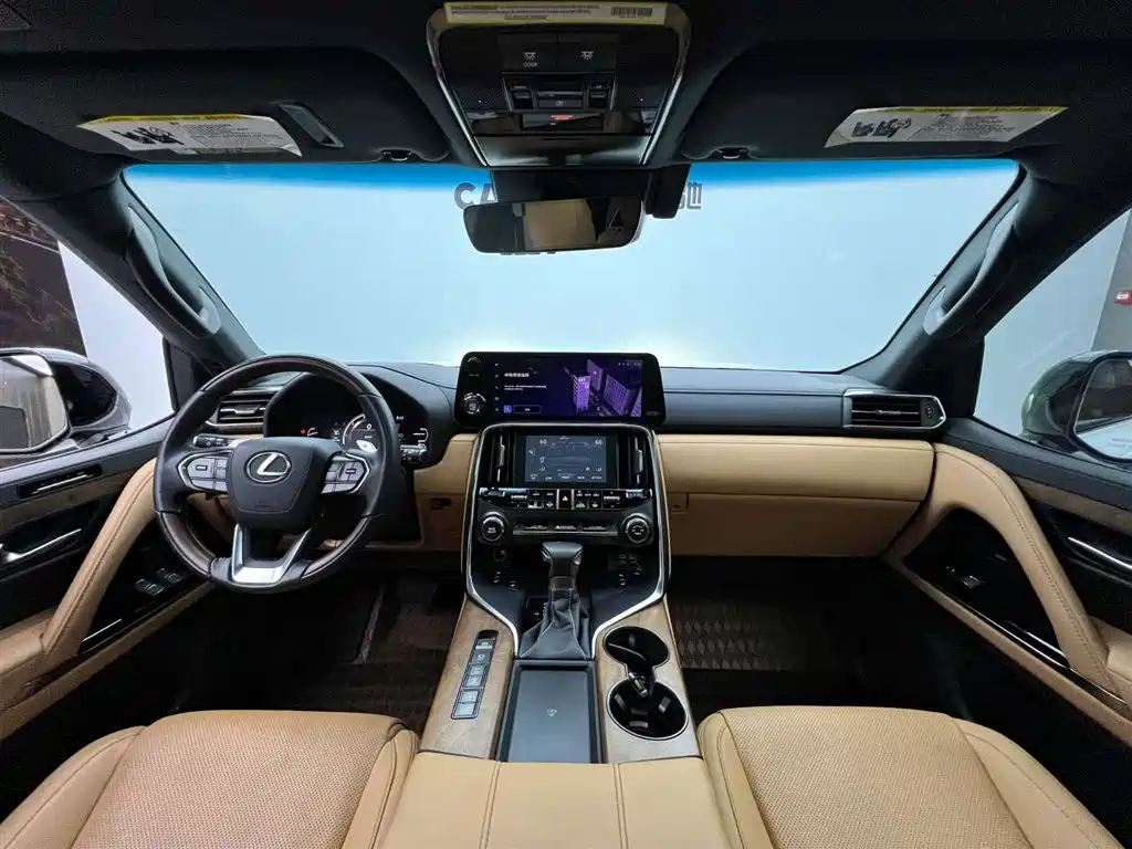 Lexus LX 600 2025