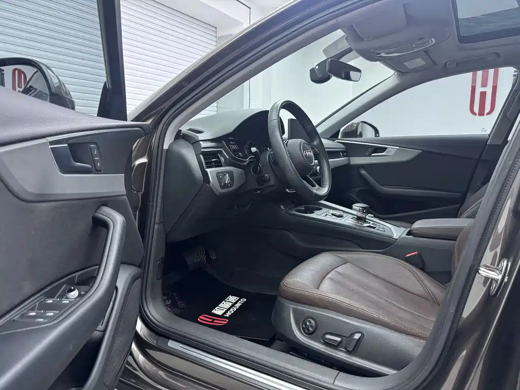 Audi A4L 2018 30th Anniversary Edition 40 TFSI Entry