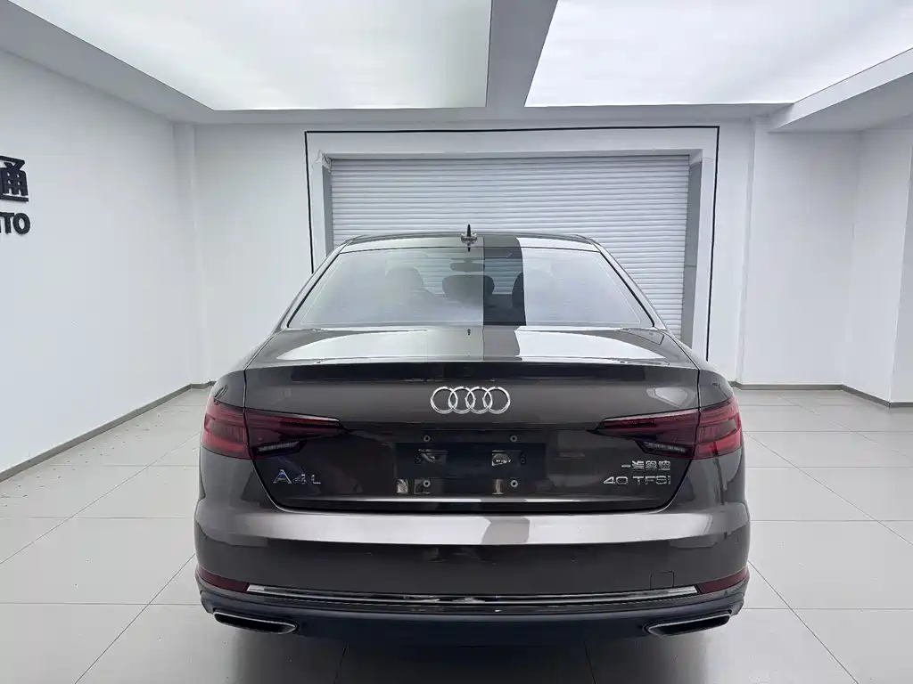 Audi A4L 2018 30th Anniversary Edition 40 TFSI Entry