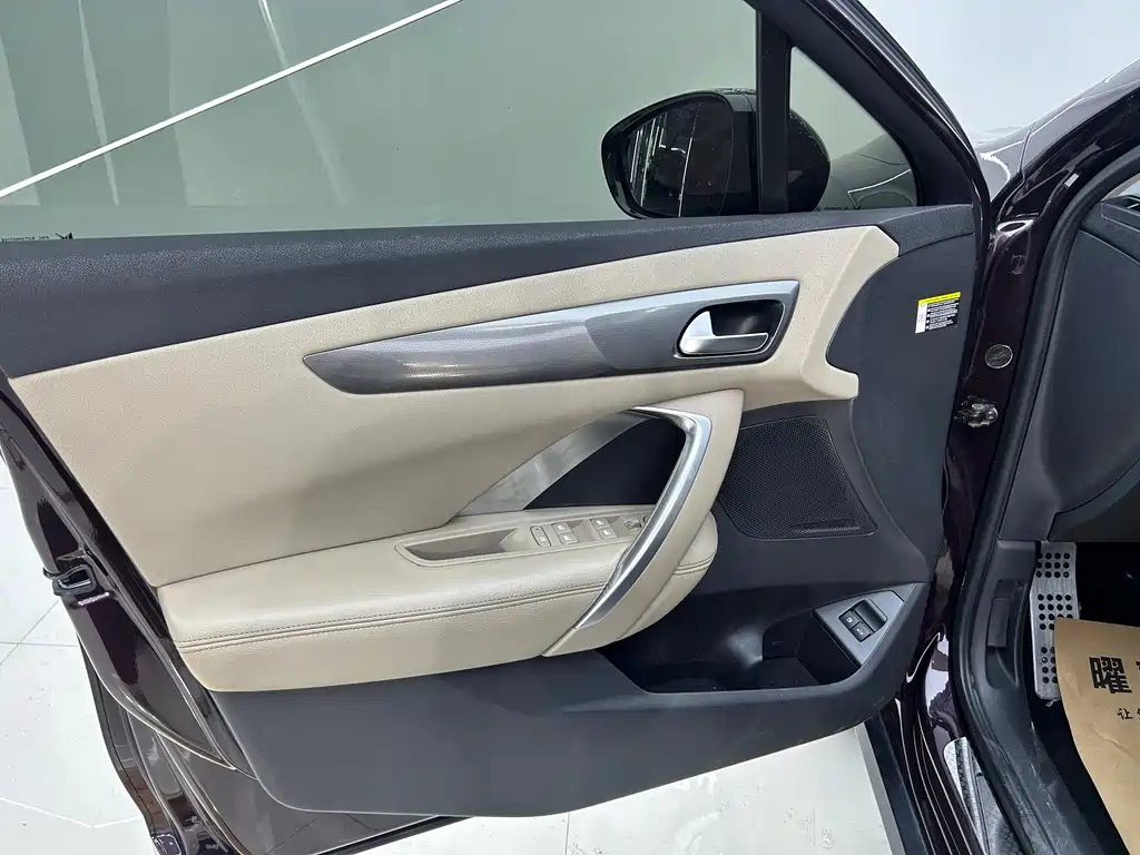 DS 6 2014 1.6T Luxury Edition THP200
