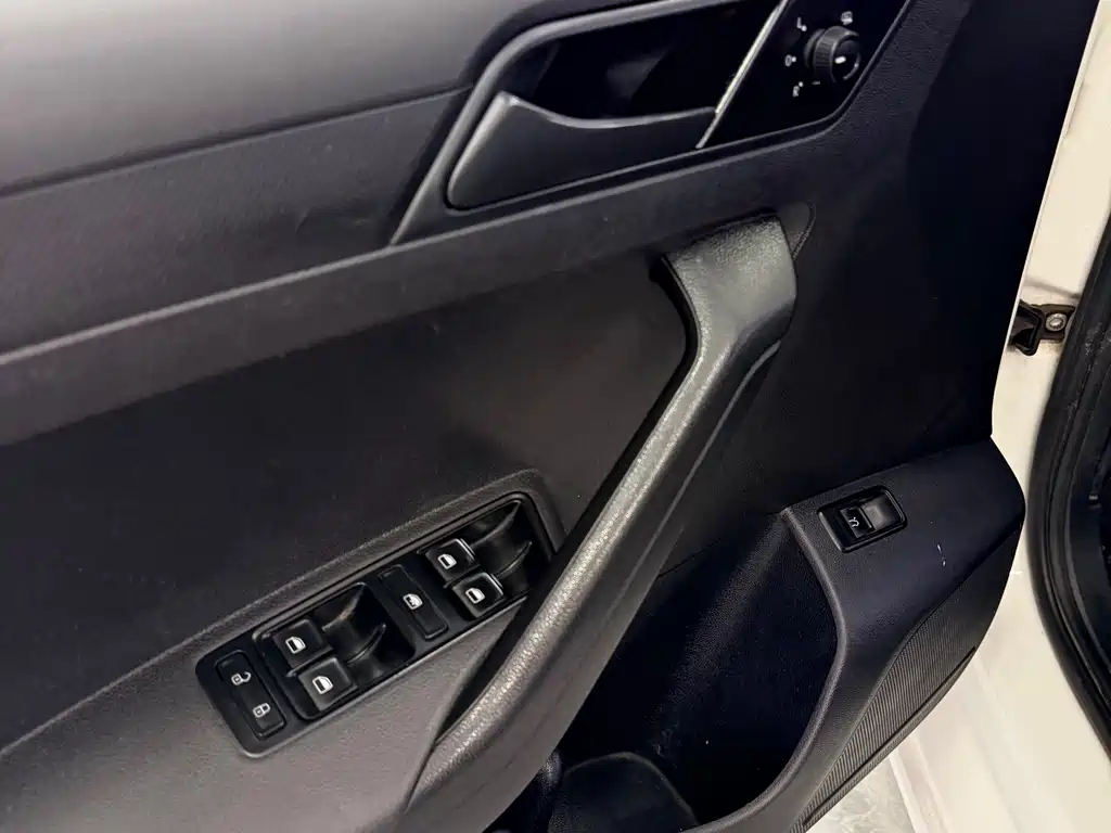 Jetta 2015 Zhihui Edition 1.4L Manual Fashion Type