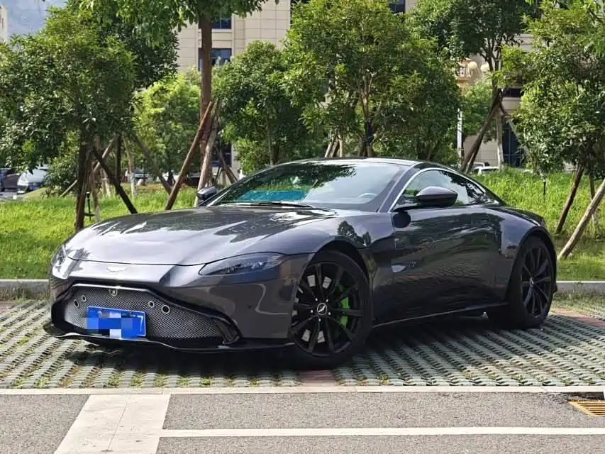Aston Martin V8 Vantage 2018 4.0T V8 Coupe