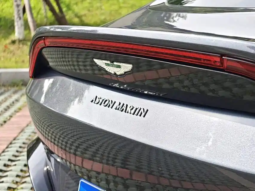 Aston Martin V8 Vantage 2018 4.0T V8 Coupe