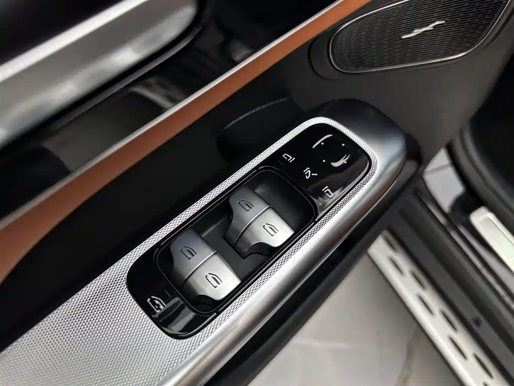 Mercedes-Benz GLC 2024 GLC 300 L 4MATIC Dynamic 7-Seater