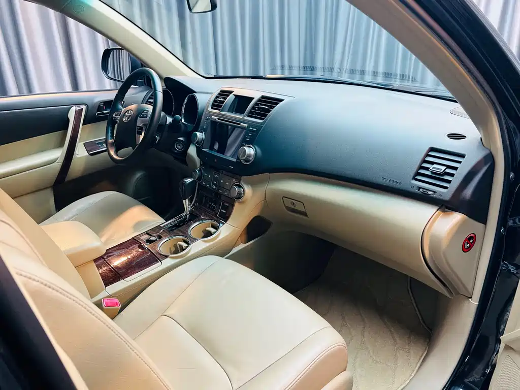 2012 Toyota Highlander 2.7L FWD 7-Seater Luxury Edition