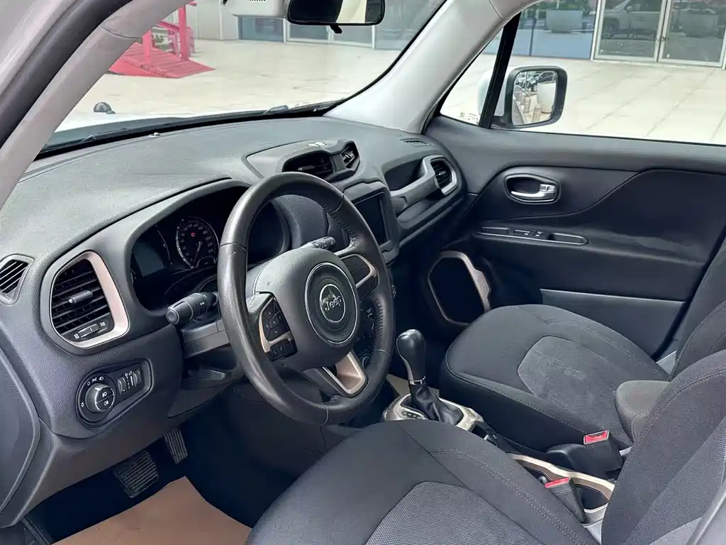 Jeep Renegade 2018 Connected Screen Edition 180T Automatic Energy Version