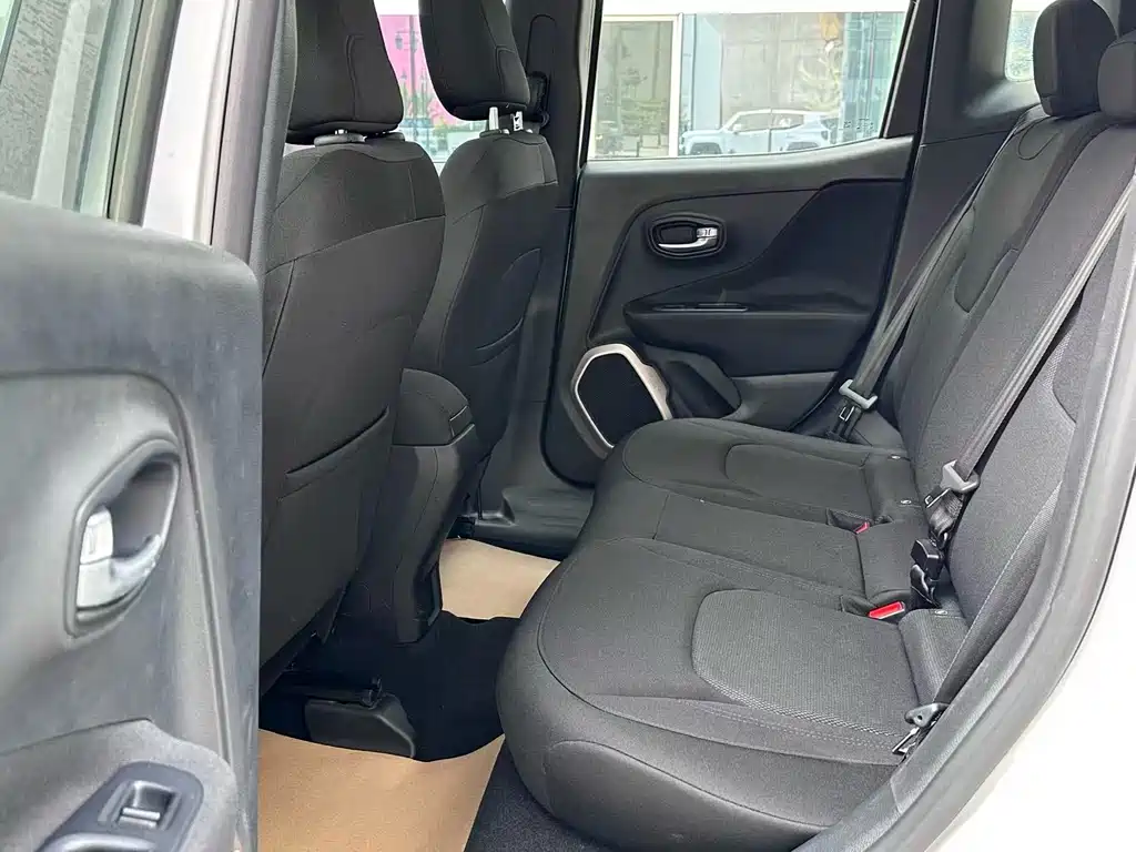 Jeep Renegade 2018 Connected Screen Edition 180T Automatic Energy Version