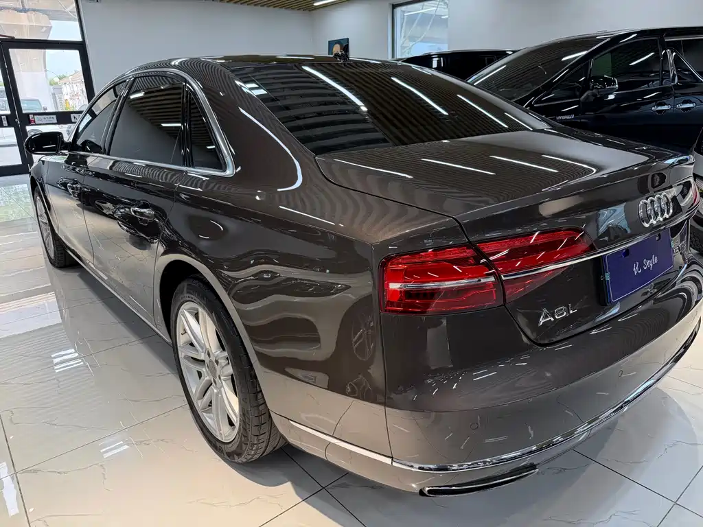 Audi A8L 45 TFSI quattro Comfort Edition