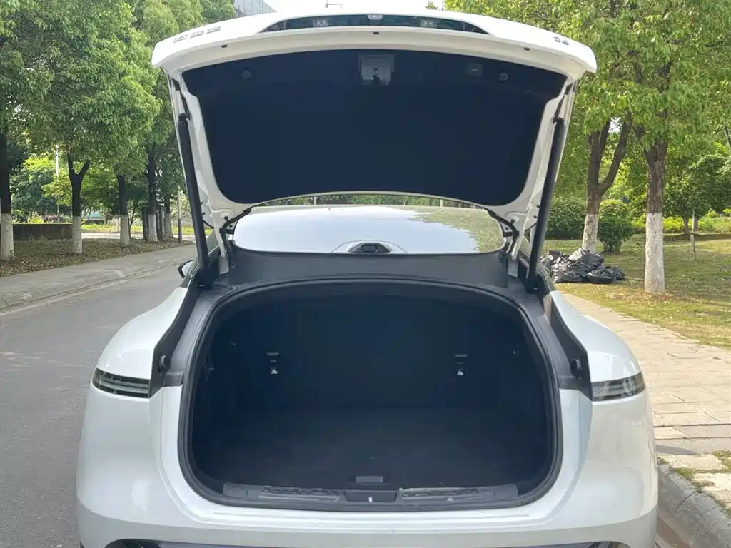 Avatr 06 2025 Ultra EV