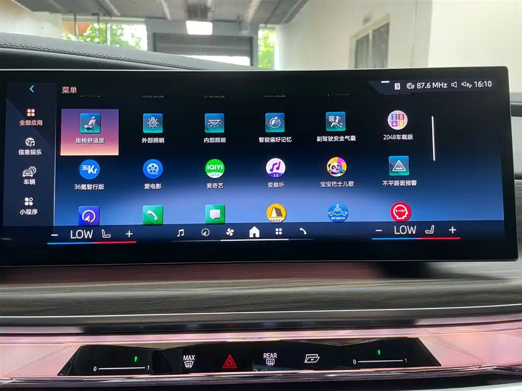 BMW 7 Series 2023 735Li M Sport Package