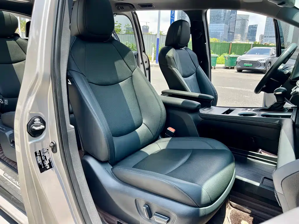 2021 Toyota Sienna Hybrid Platinum