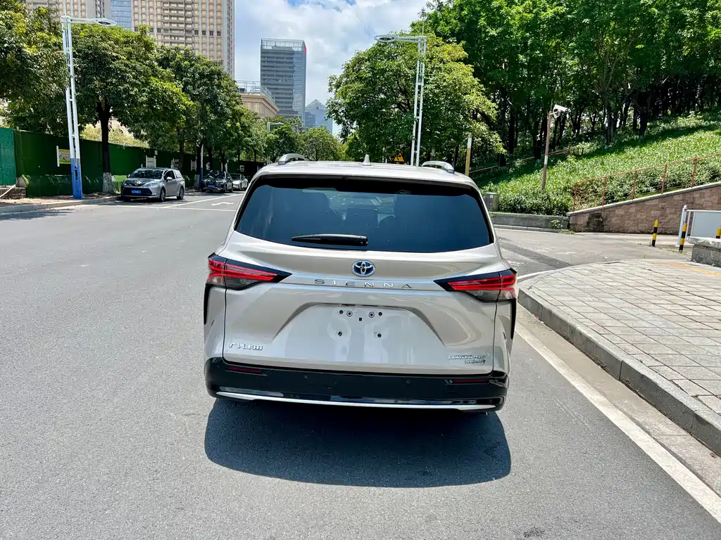 2021 Toyota Sienna Hybrid Platinum