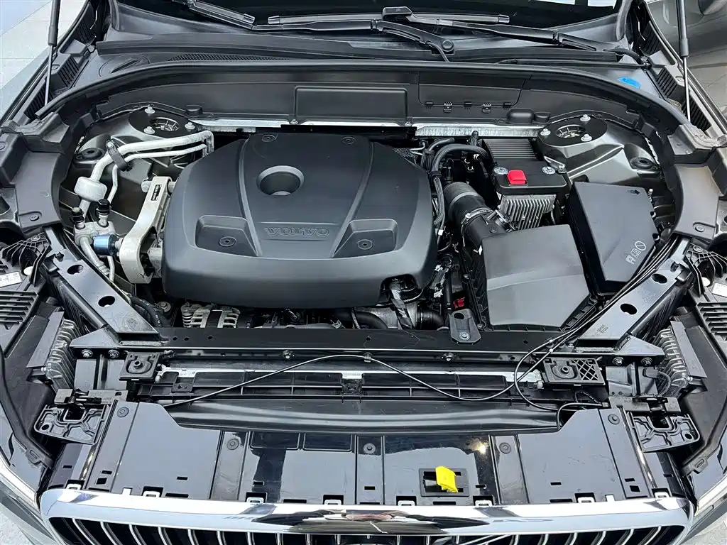 Volvo XC60 2020 T5 AWD Momentum Luxury Edition