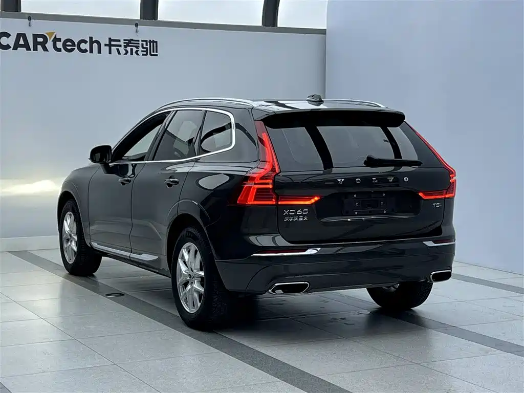 Volvo XC60 2020 T5 AWD Momentum Luxury Edition