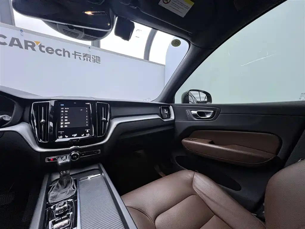 Volvo XC60 2020 T5 AWD Momentum Luxury Edition