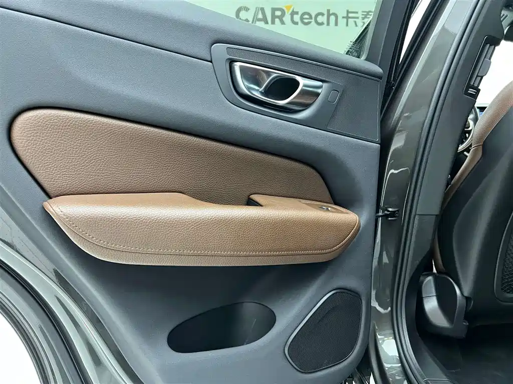 Volvo XC60 2020 T5 AWD Momentum Luxury Edition