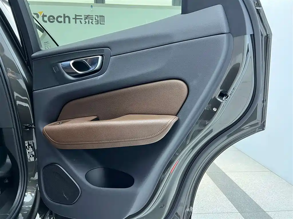 Volvo XC60 2020 T5 AWD Momentum Luxury Edition
