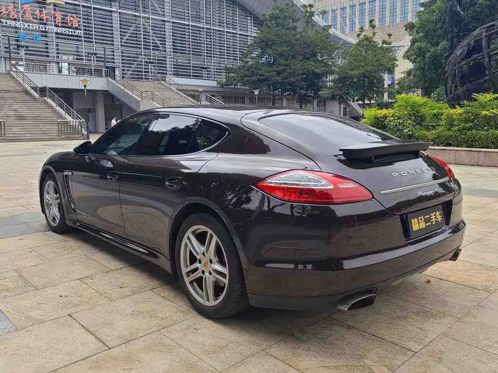 Porsche Panamera 4 Platinum Edition 3.6L 2013