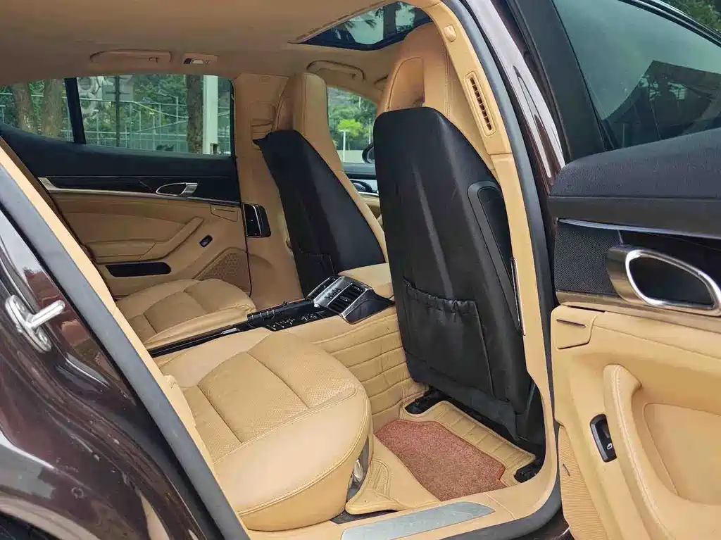 Porsche Panamera 4 Platinum Edition 3.6L 2013