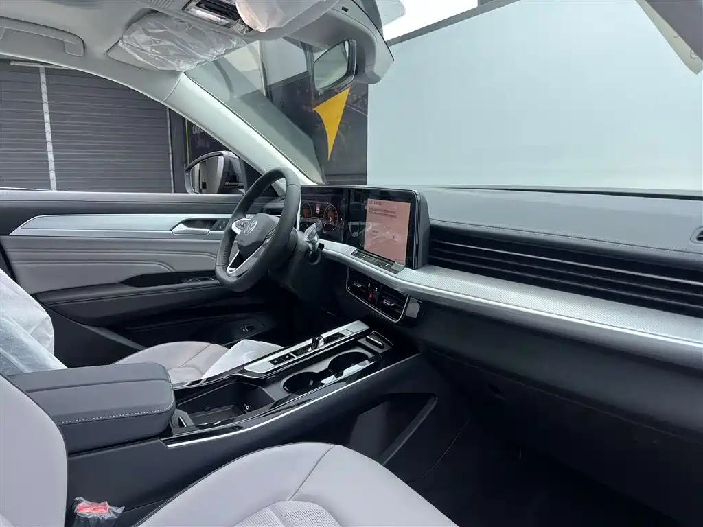 Tavendor 2025 330TSI Luxury Edition
