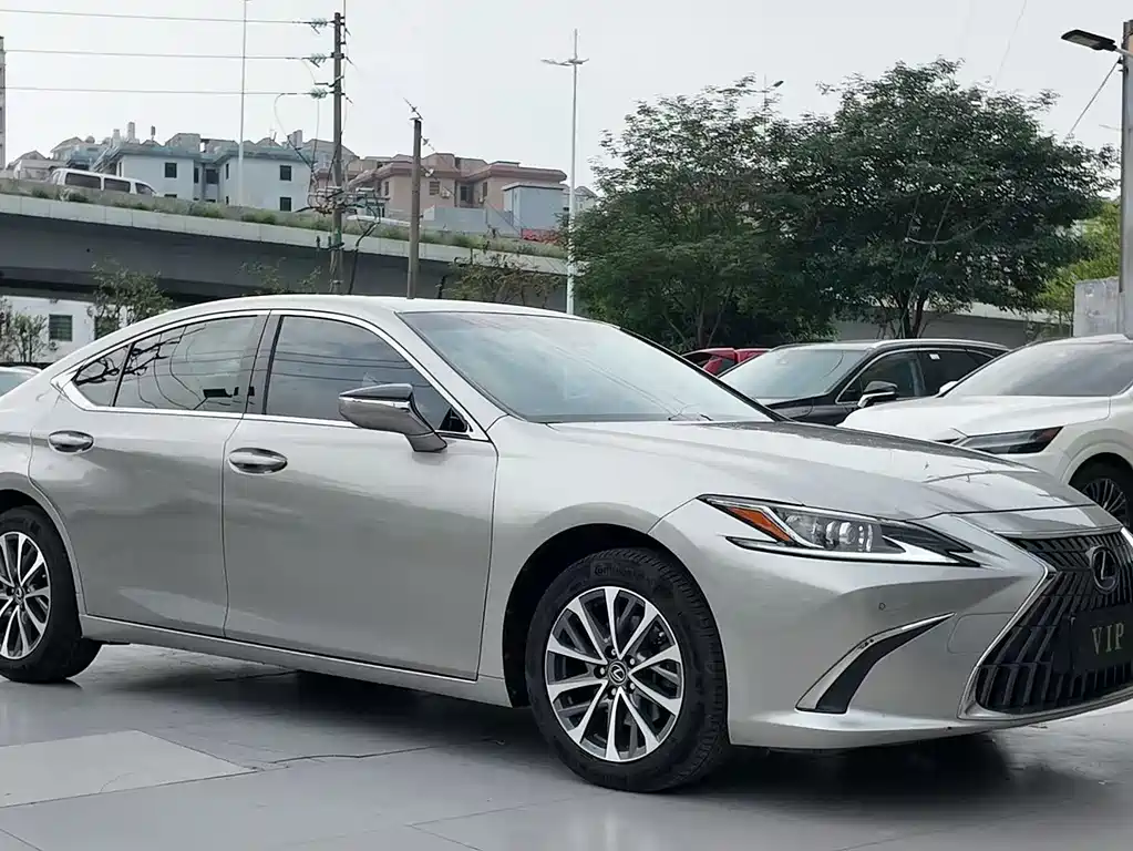 Lexus ES 2020 200 Luxury Edition