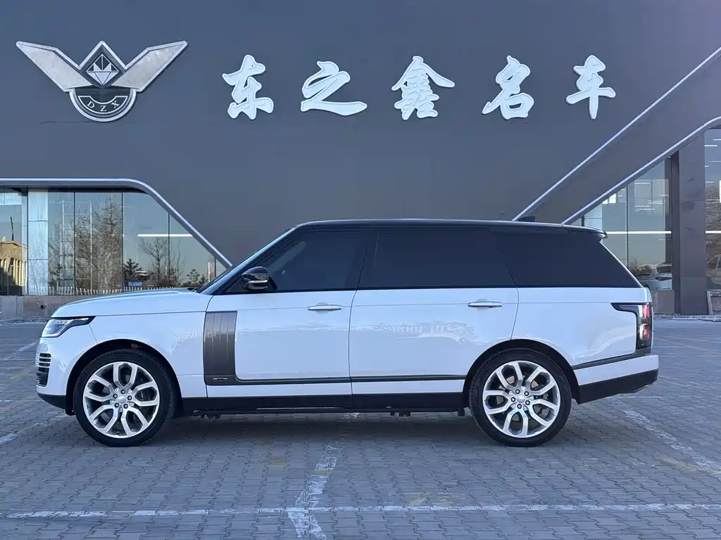 Range Rover 2022 3.0 L6 400PS Heritage Extended Classic Edition
