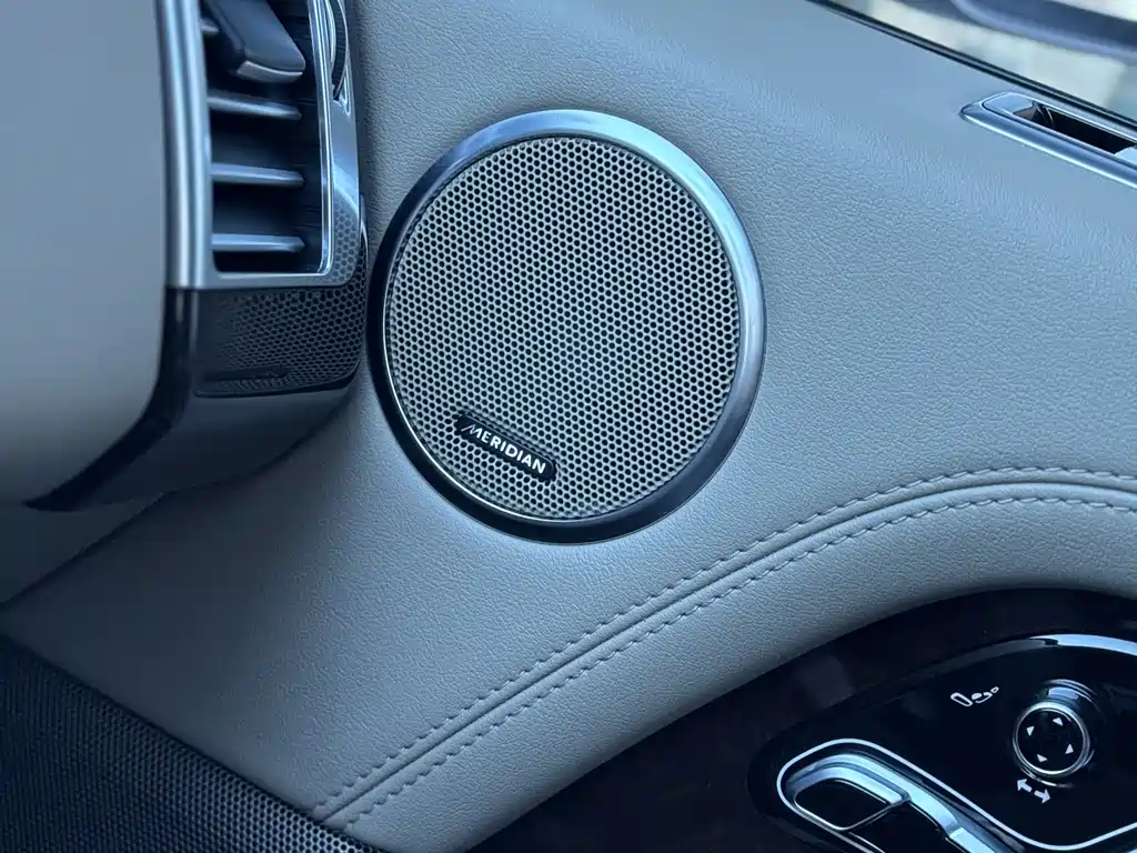 Range Rover 2022 3.0 L6 400PS Heritage Extended Classic Edition