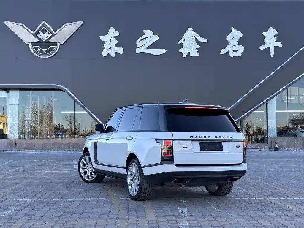 Range Rover 2022 3.0 L6 400PS Heritage Extended Classic Edition