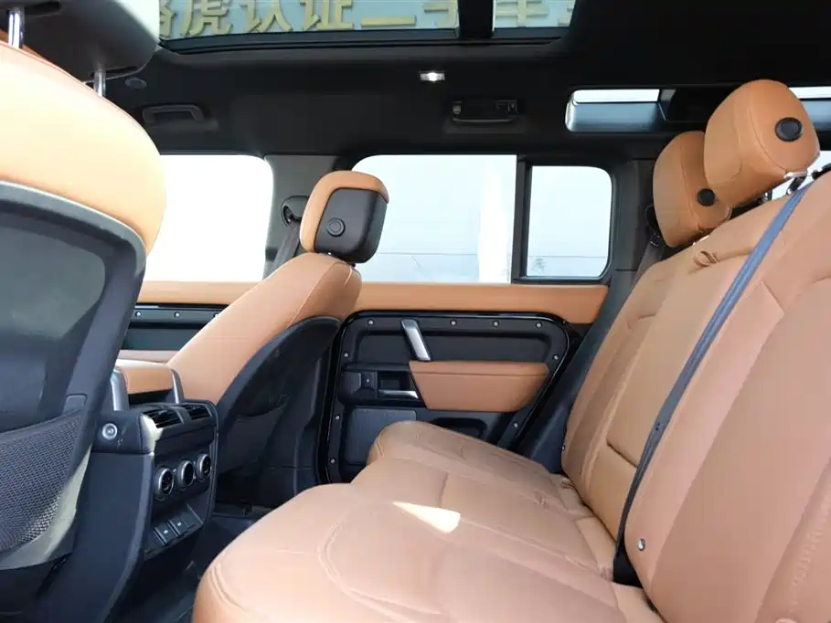 Land Rover Defender 2024 110 5.0T V8