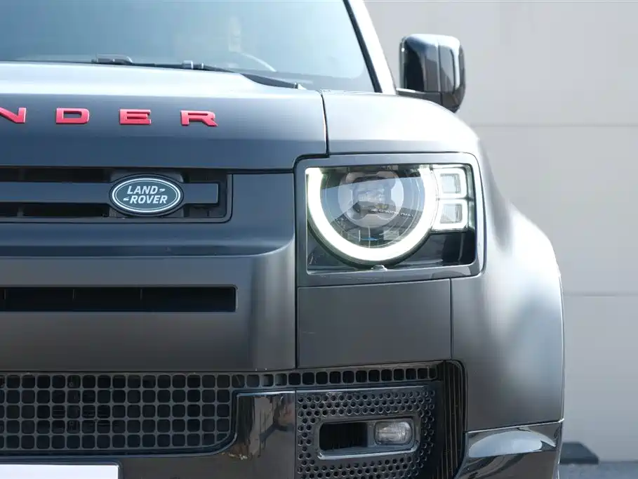 Land Rover Defender 2024 110 5.0T V8