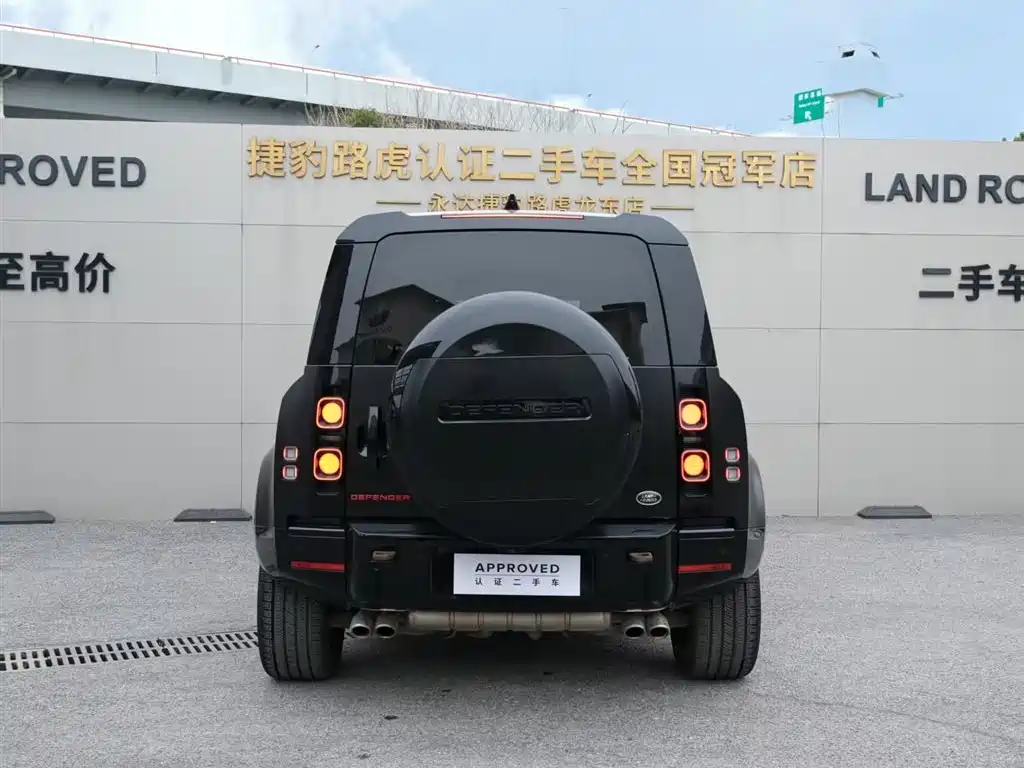 Land Rover Defender 2024 110 5.0T V8
