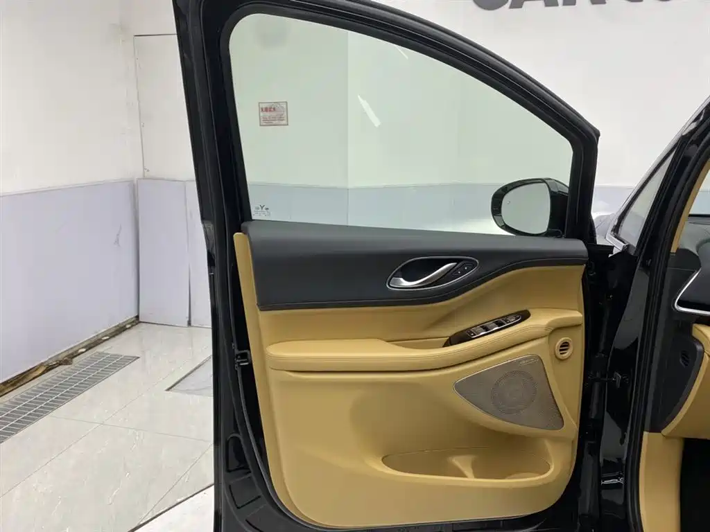 Voyah Dreamer 2025 PHEV AWD Flagship Kunpeng Edition